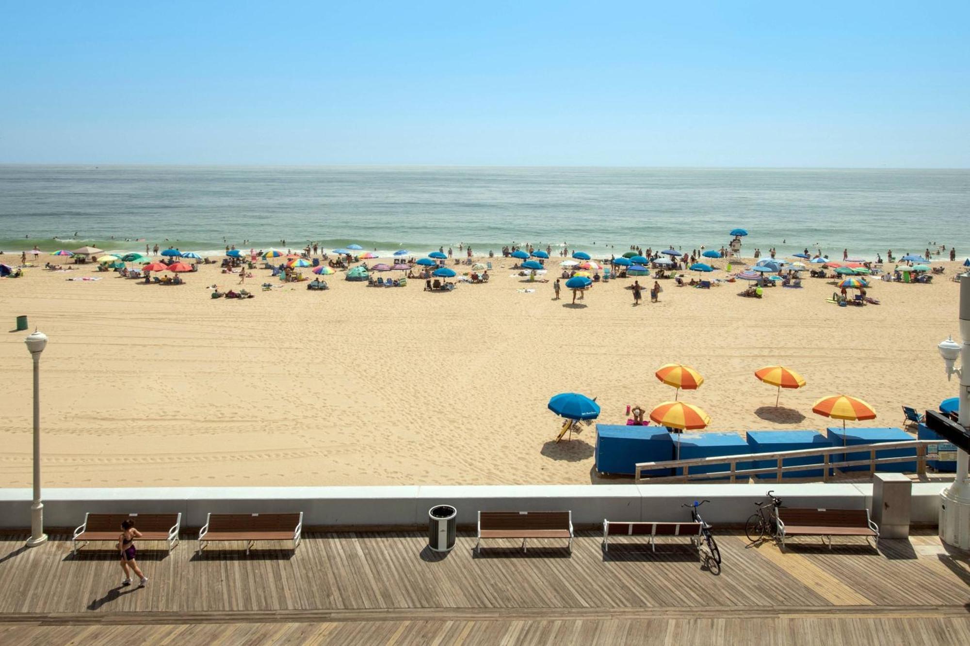 Courtyard By Marriott Ocean City Oceanfront Exterior photo